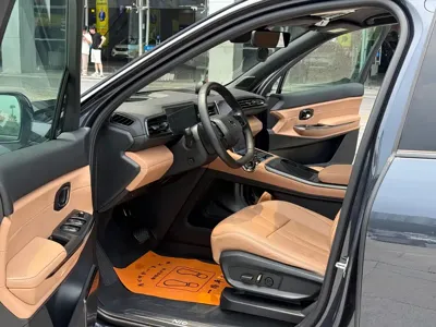 Nio ES8