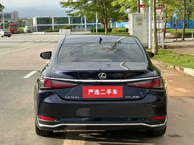 Lexus ES
