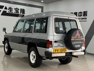 Mitsubishi Pajero (Import)
