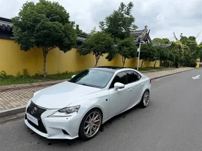 Lexus IS