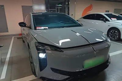 Hongqi EH7