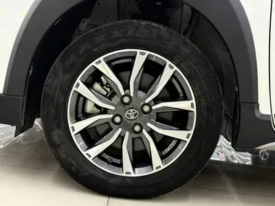 Toyota Yaris L