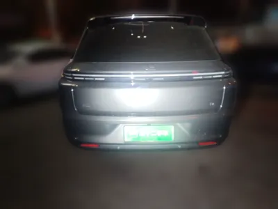 Li Auto L8