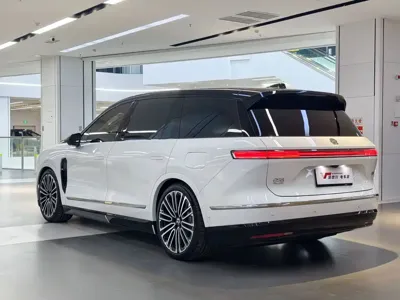 Nio ES8
