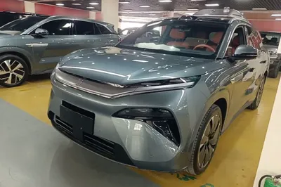 BYD Tang L