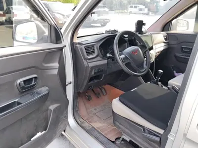 Wuling Hongguang V