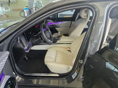 BMW i7