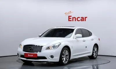 Infiniti Q70