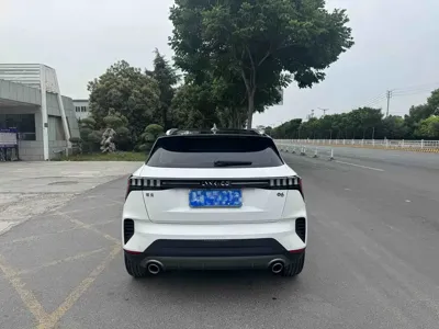 Lynk & Co 06