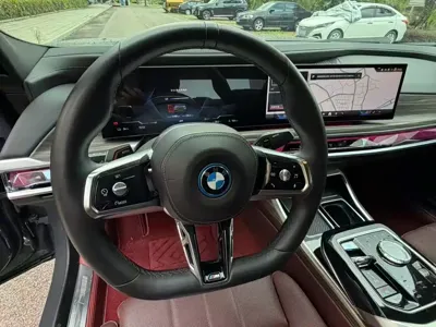 BMW i7