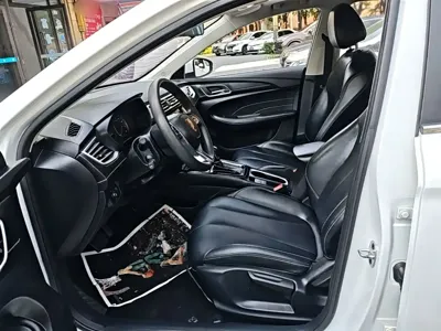 Roewe i5