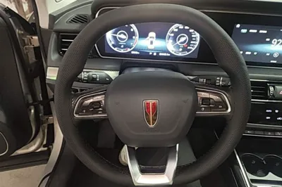 Hongqi HS5