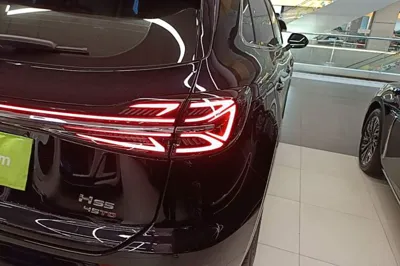 Hongqi HS5