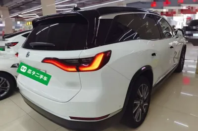 Nio ES8