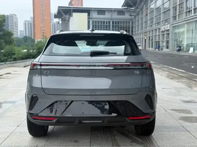 Lynk & Co 06