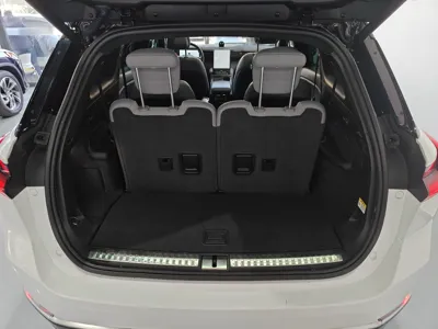 Nio ES8