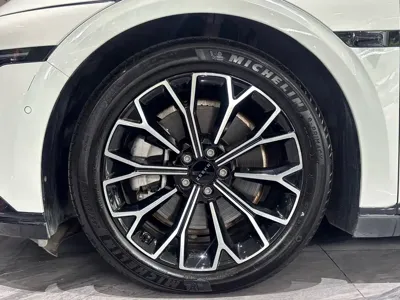 Zeekr 007