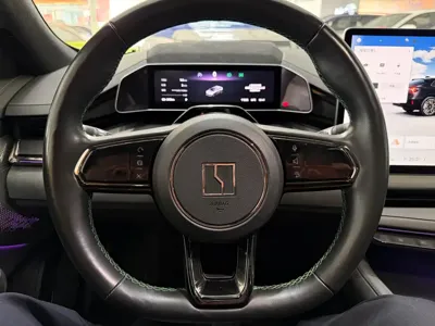 Zeekr 001