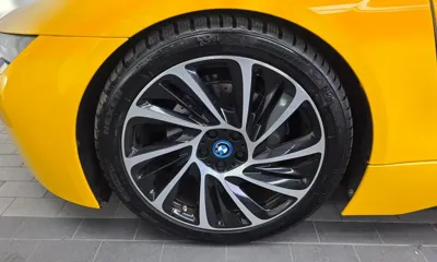 BMW i8