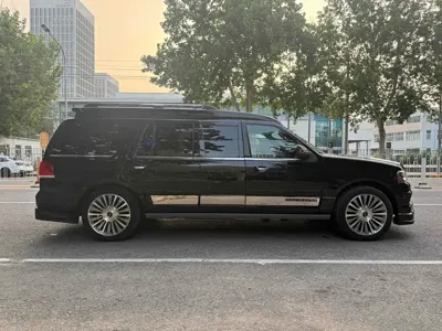 Lincoln Navigator