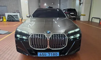 BMW i7
