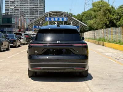 Nio ES8