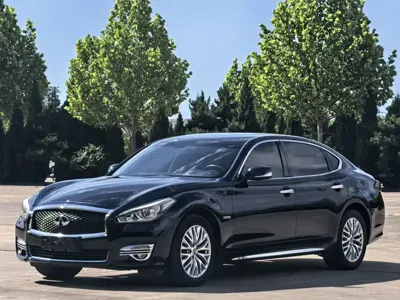 Infiniti Q70