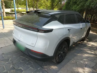 Dongfeng Fengshen L7