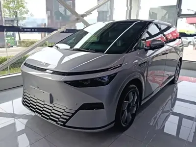 Xpeng X9