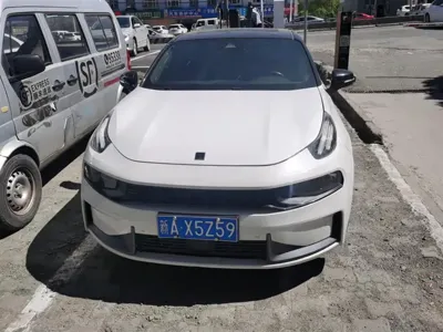 Lynk & Co 03
