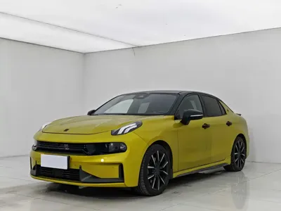 Lynk & Co 03