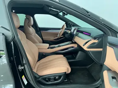 BYD L EV