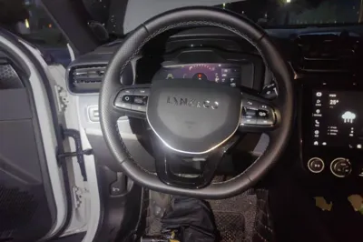 Lynk & Co 02