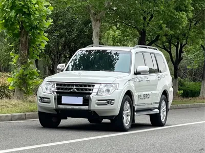 Mitsubishi Pajero (Import)