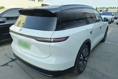 Nio ES8
