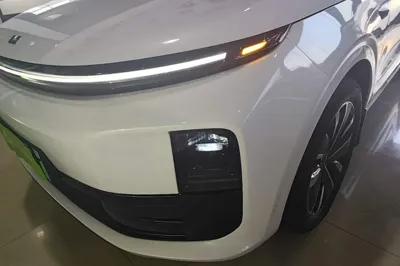 Li Auto L6