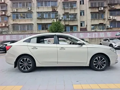 Roewe i5