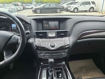 Infiniti M
