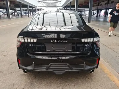Lynk & Co 03