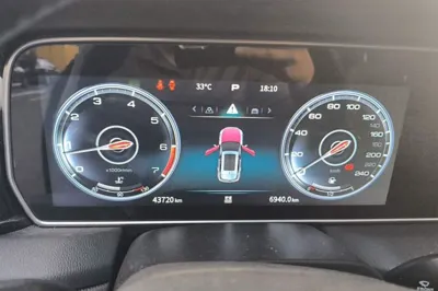 Hongqi HS5