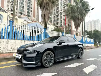 Lynk & Co 03