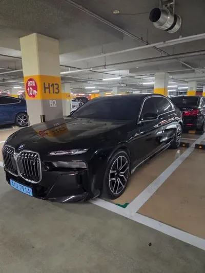 BMW i7