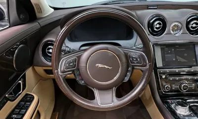 Jaguar XJ