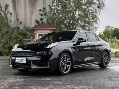Lynk & Co 03