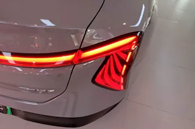 Hongqi EH7