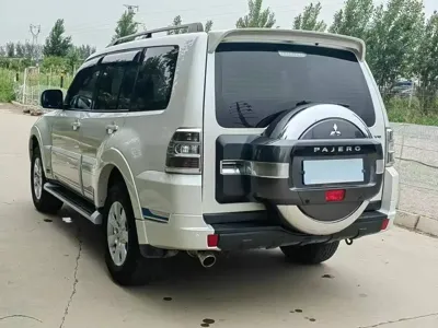 Mitsubishi Pajero (Import)
