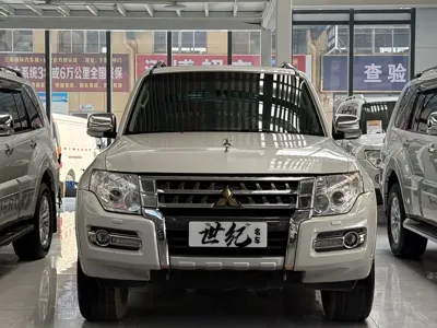 Mitsubishi Pajero (Import)