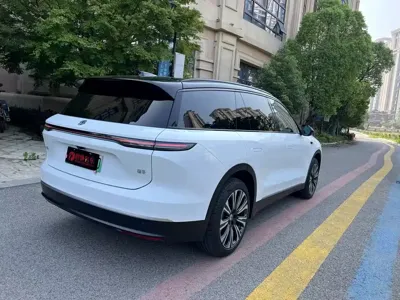 Nio ES8