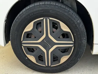 Baojun E200