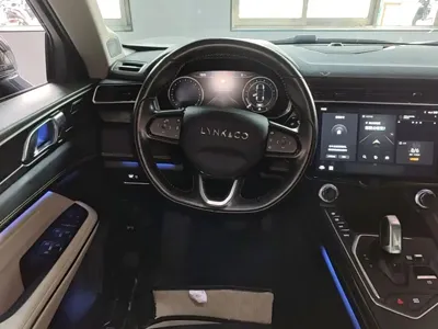 Lynk & Co 05